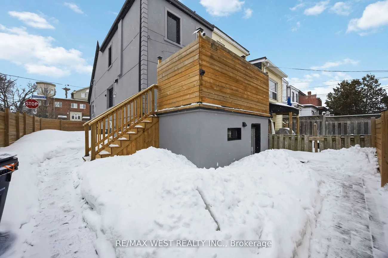 902, Woodbine, Woodbine Corridor, Toronto