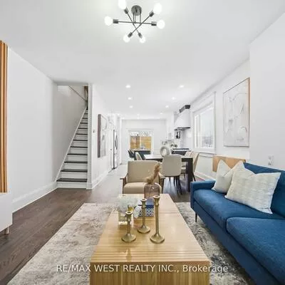 902, Woodbine, Woodbine Corridor, Toronto