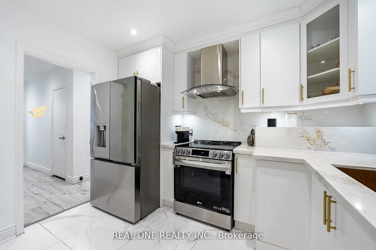 18, Courton, Wexford-Maryvale, Toronto