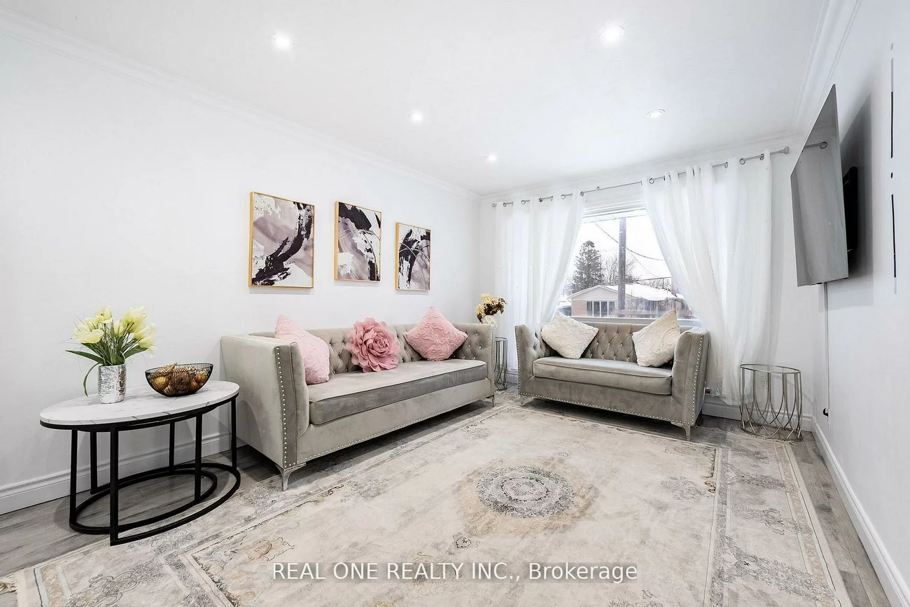 18, Courton, Wexford-Maryvale, Toronto