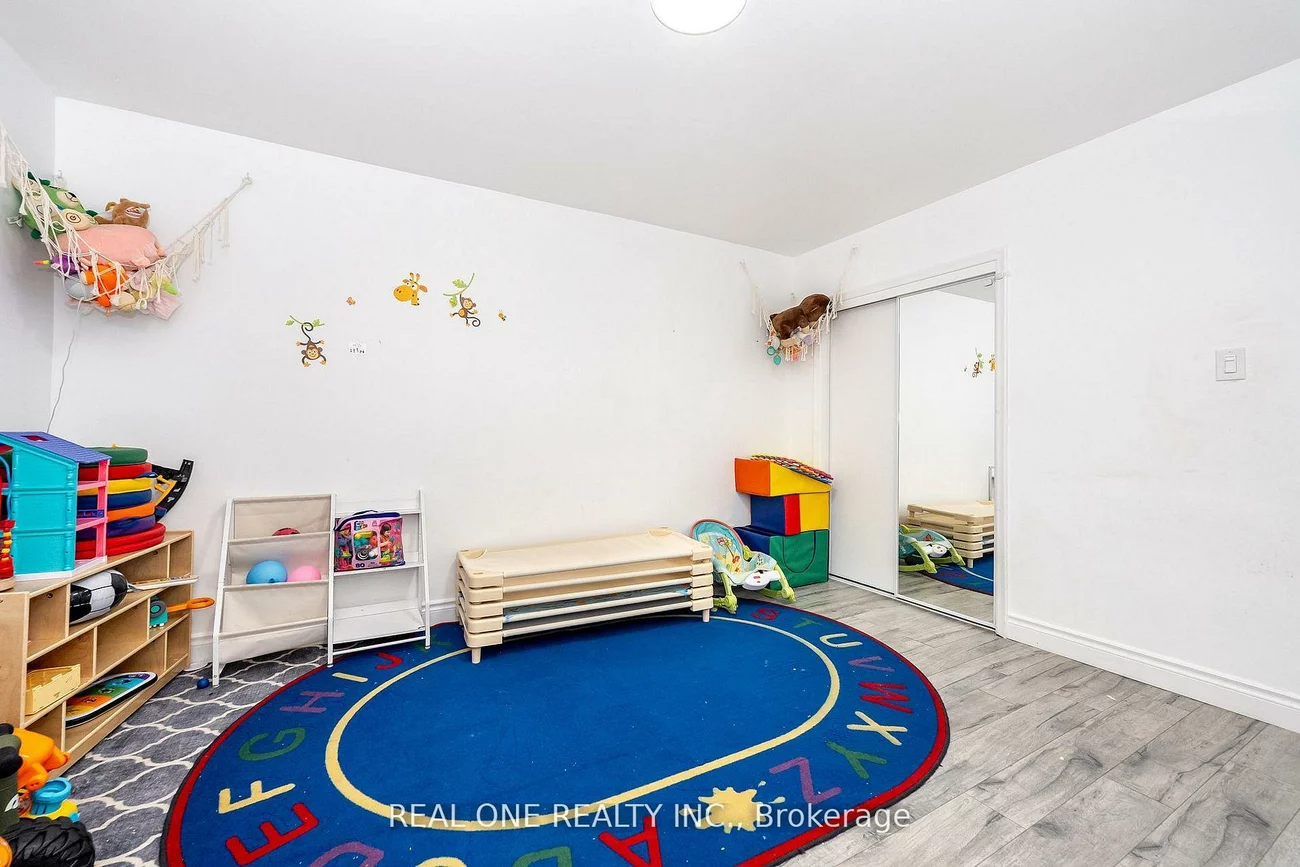 18, Courton, Wexford-Maryvale, Toronto