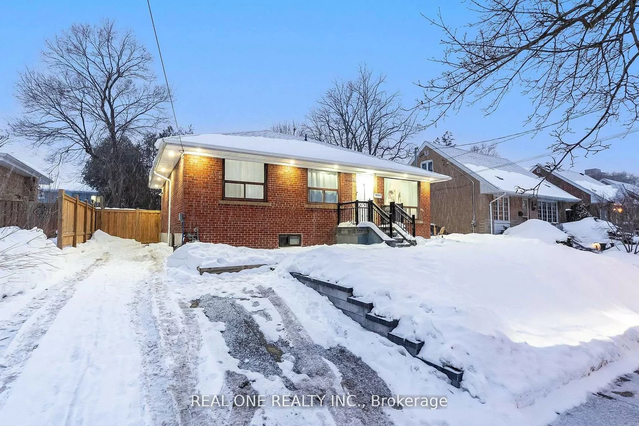 18, Courton, Wexford-Maryvale, Toronto
