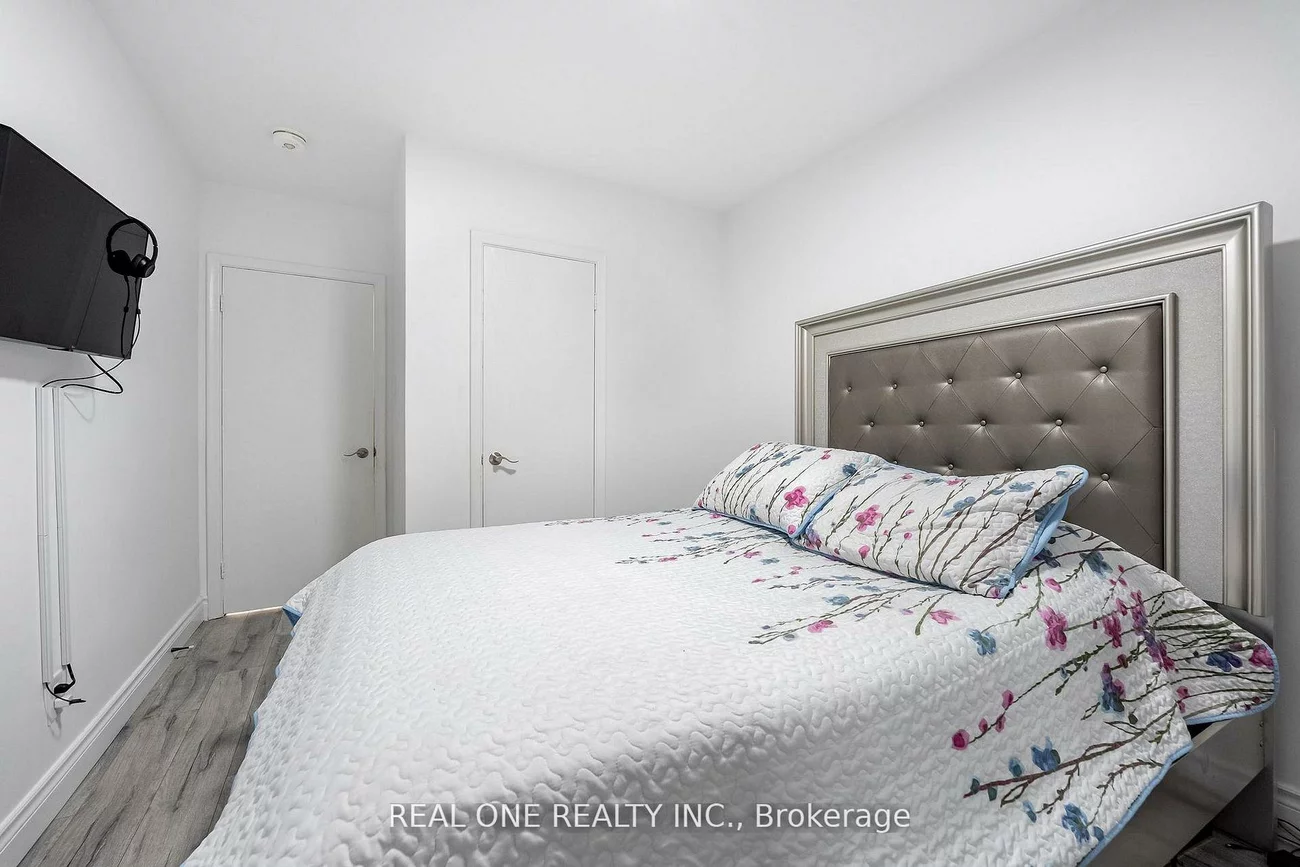 18, Courton, Wexford-Maryvale, Toronto