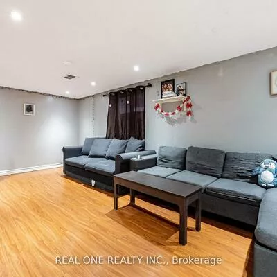 18, Courton, Wexford-Maryvale, Toronto