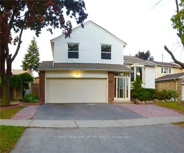 4, Longbow, Steeles, Toronto