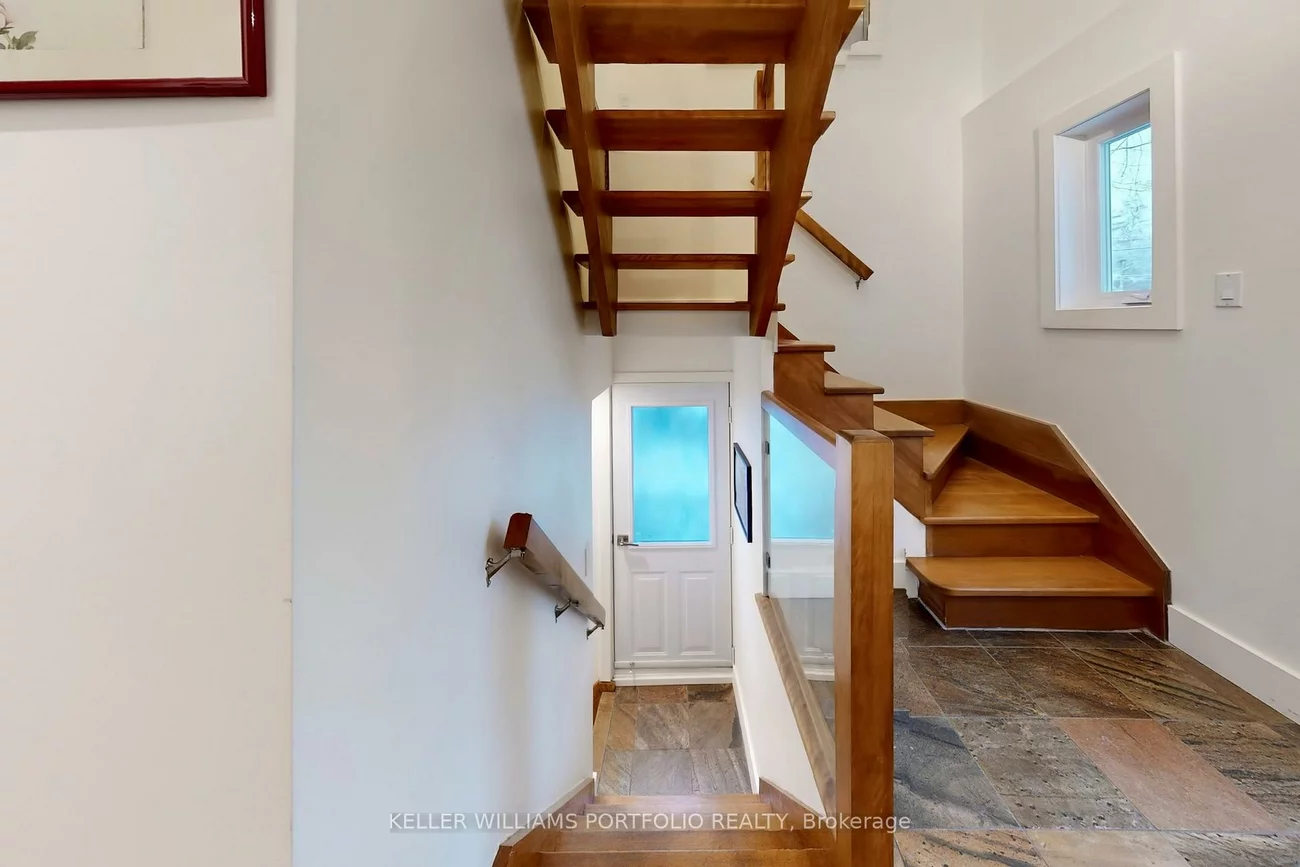 22, Pitt, Clairlea-Birchmount, Toronto