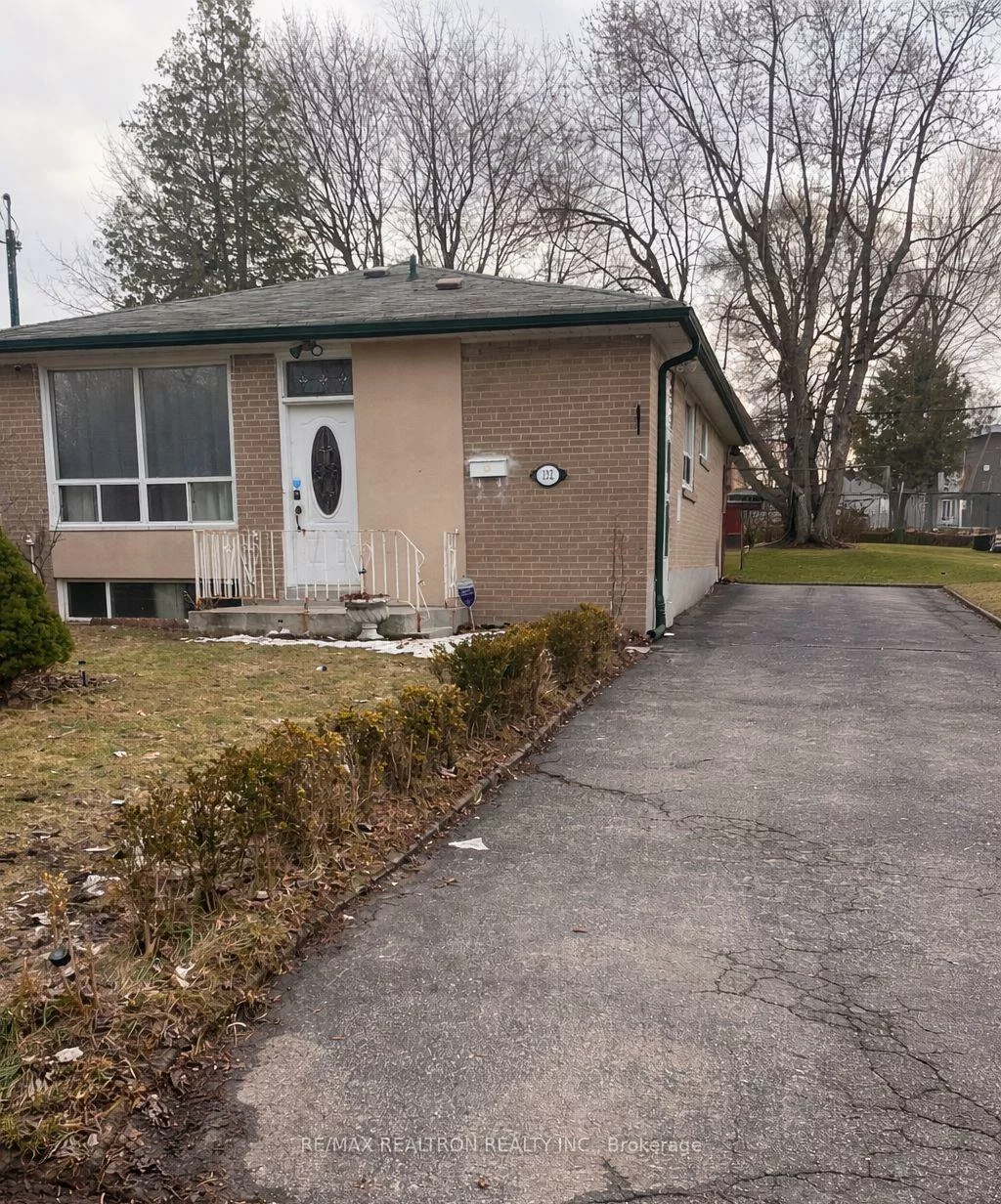 132, Porchester, Woburn, Toronto