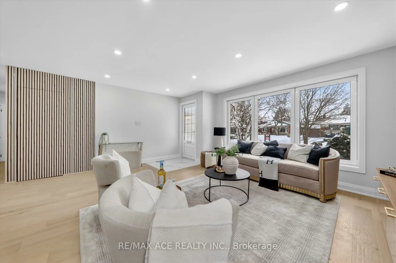 53, Sharbot, Woburn, Toronto