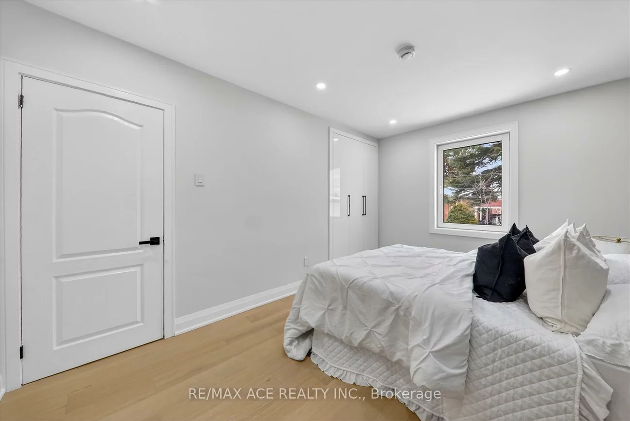 53, Sharbot, Woburn, Toronto