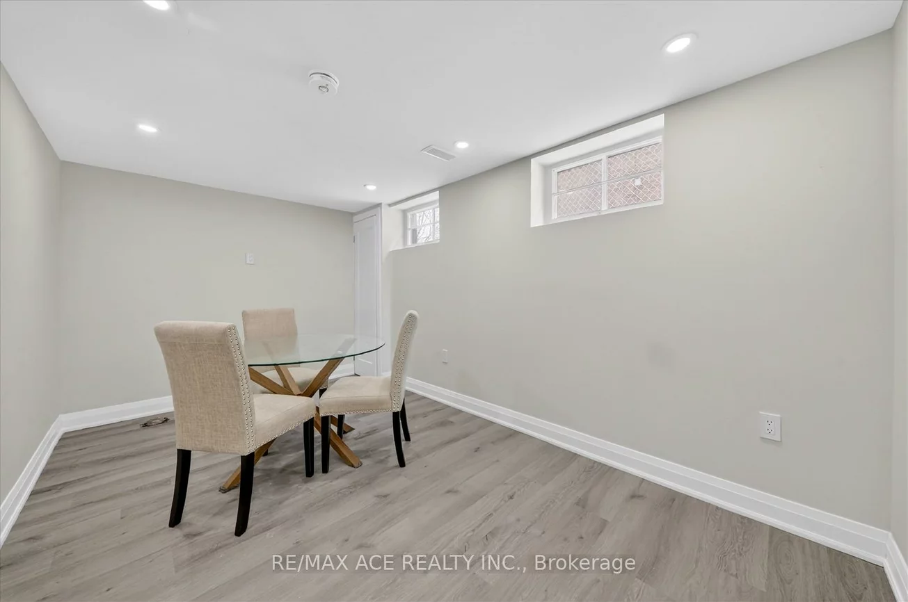 53, Sharbot, Woburn, Toronto