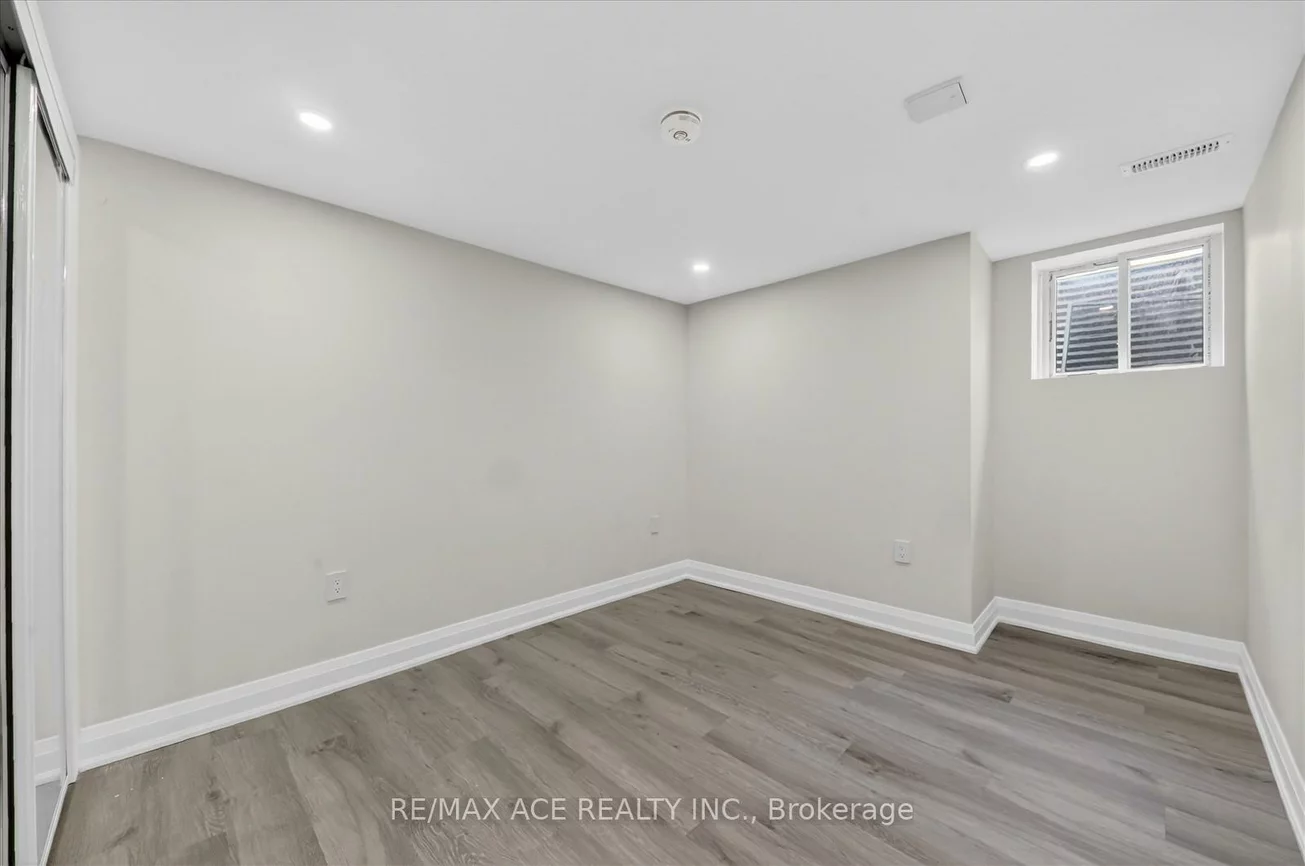 53, Sharbot, Woburn, Toronto