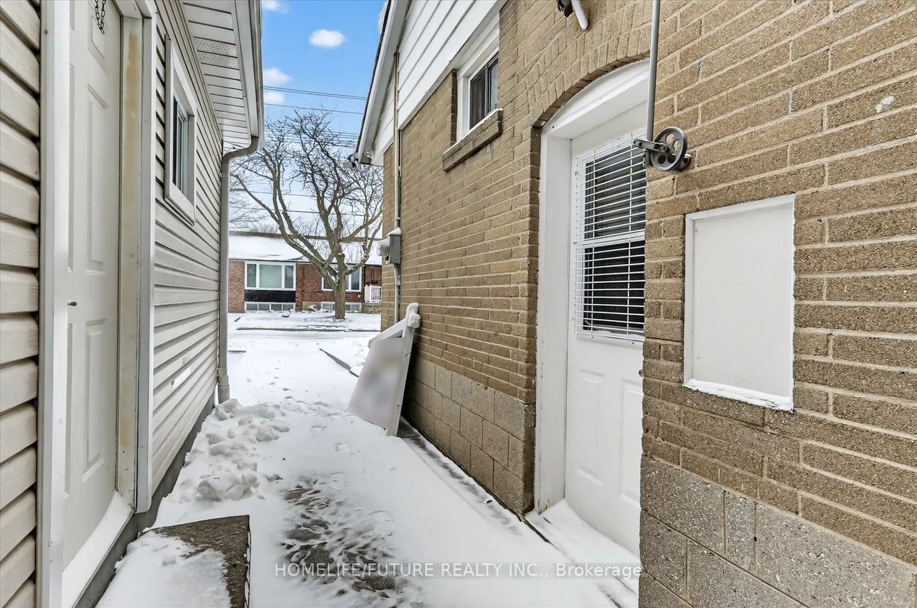 83, Pachino, Wexford-Maryvale, Toronto