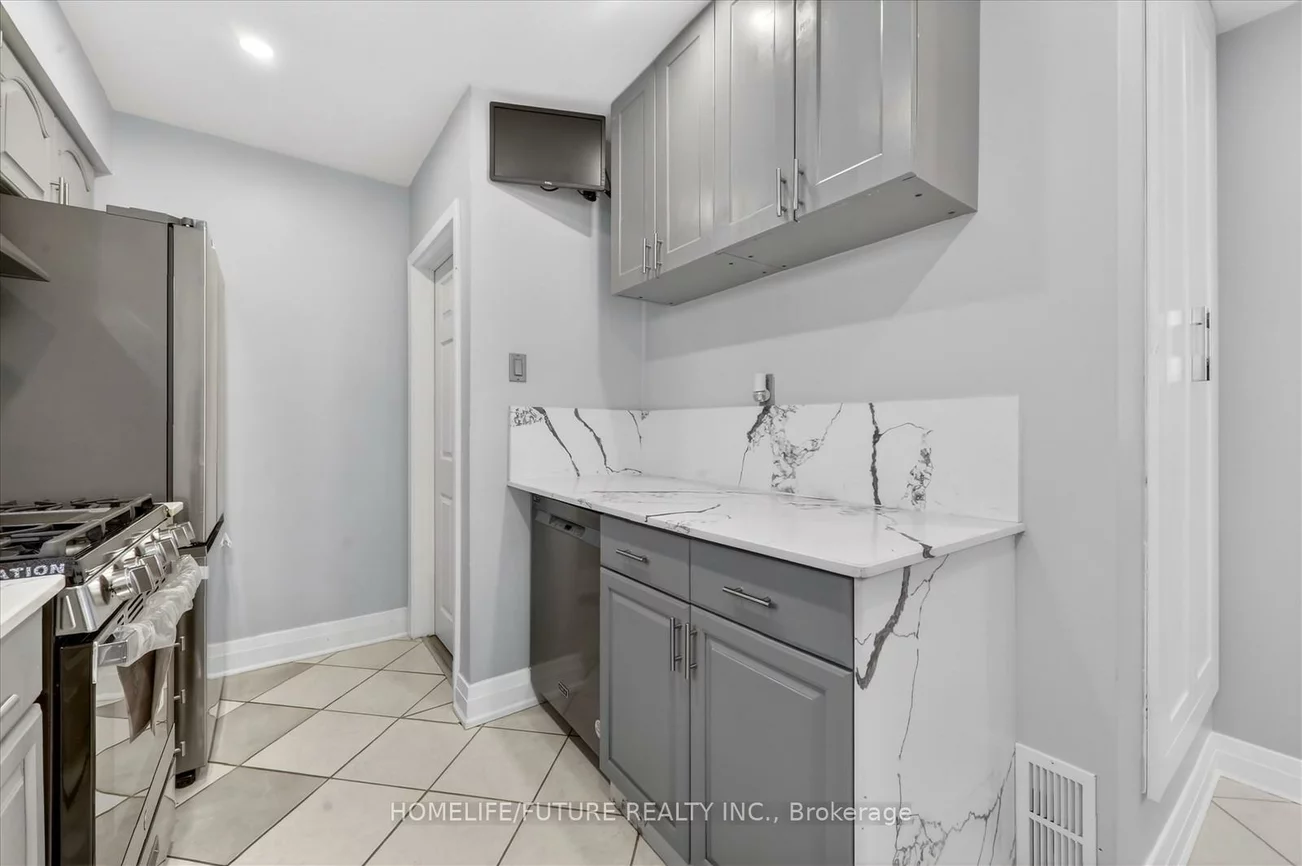 83, Pachino, Wexford-Maryvale, Toronto