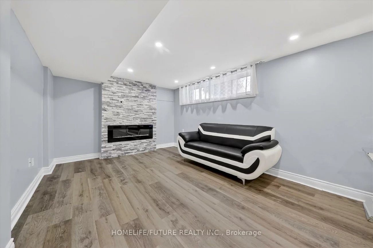 83, Pachino, Wexford-Maryvale, Toronto