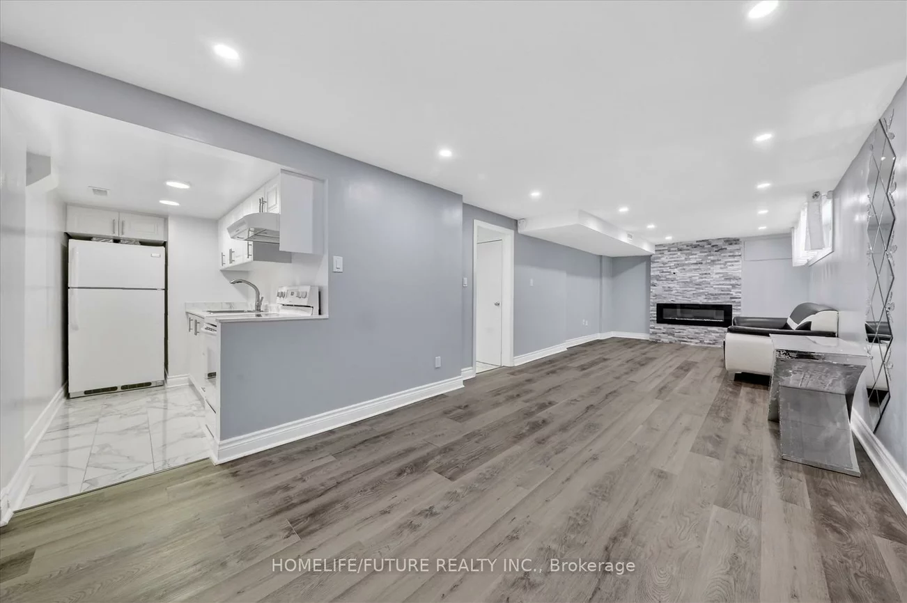 83, Pachino, Wexford-Maryvale, Toronto