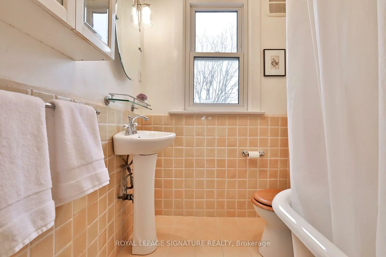 4, Earl Haig, Woodbine Corridor, Toronto