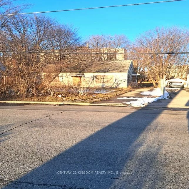 11, Centre, Scarborough Village, Toronto