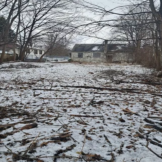 11, Centre, Scarborough Village, Toronto