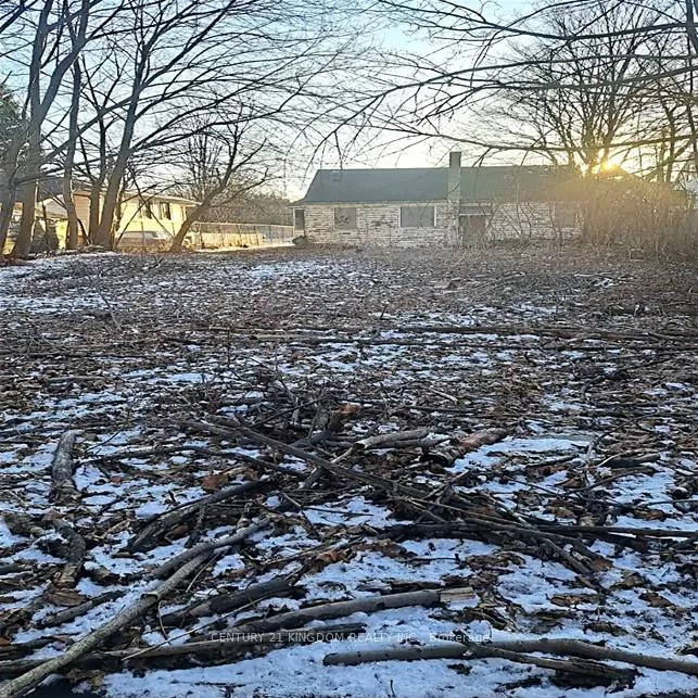 11, Centre, Scarborough Village, Toronto