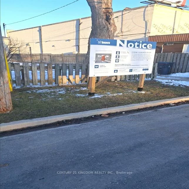 11, Centre, Scarborough Village, Toronto