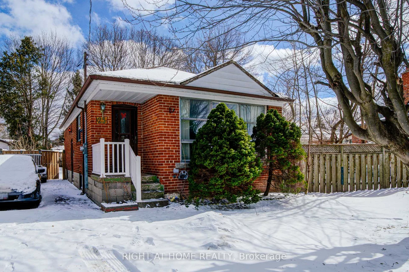 25, Strode, Eglinton East, Toronto