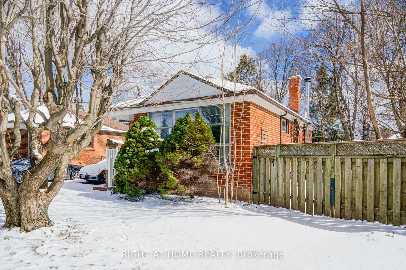 25, Strode, Eglinton East, Toronto