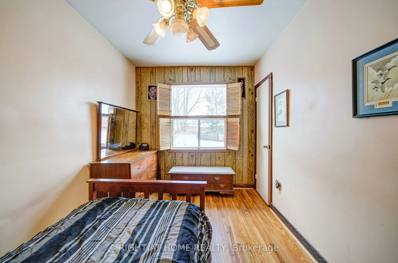 25, Strode, Eglinton East, Toronto