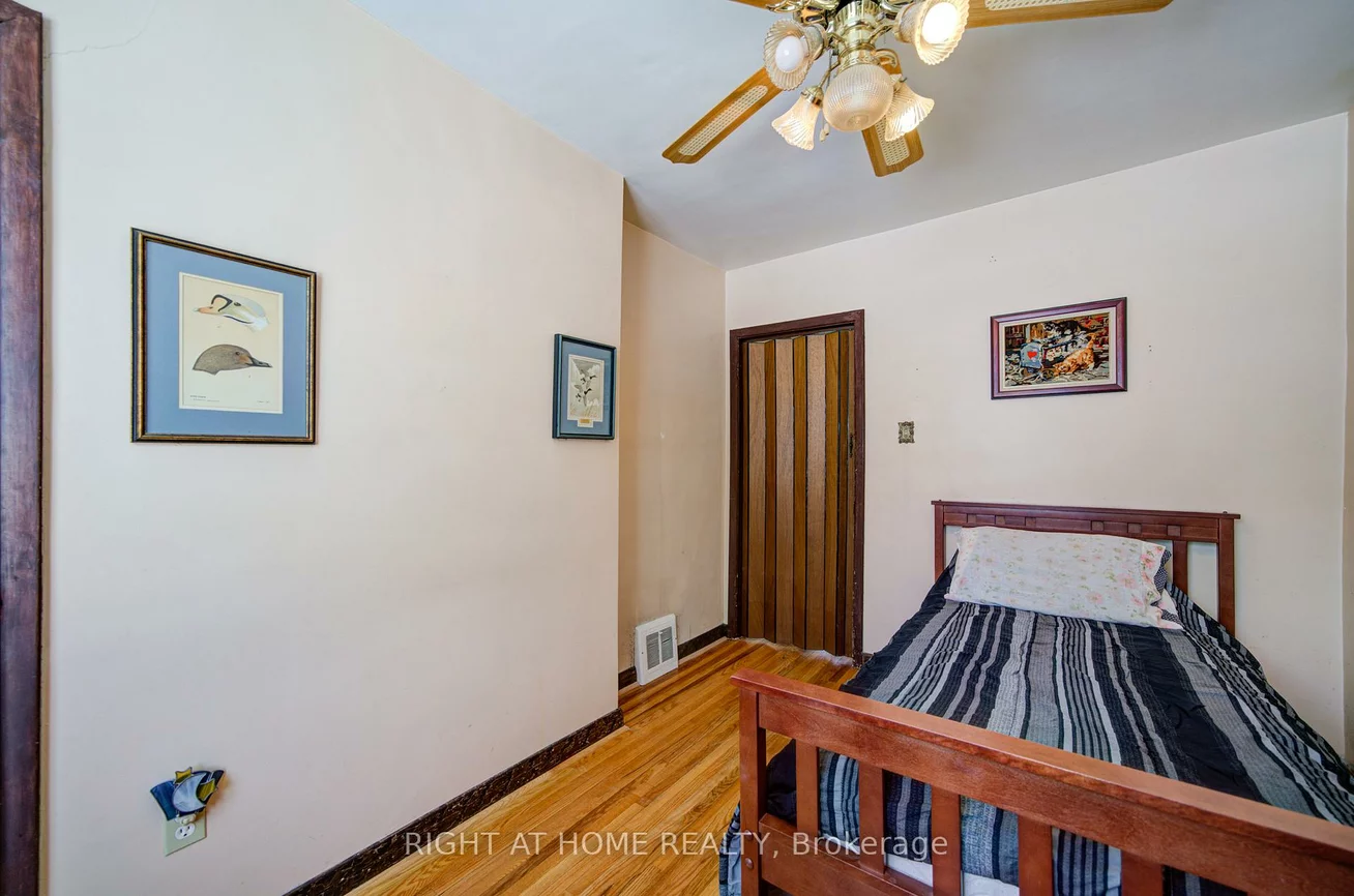 25, Strode, Eglinton East, Toronto