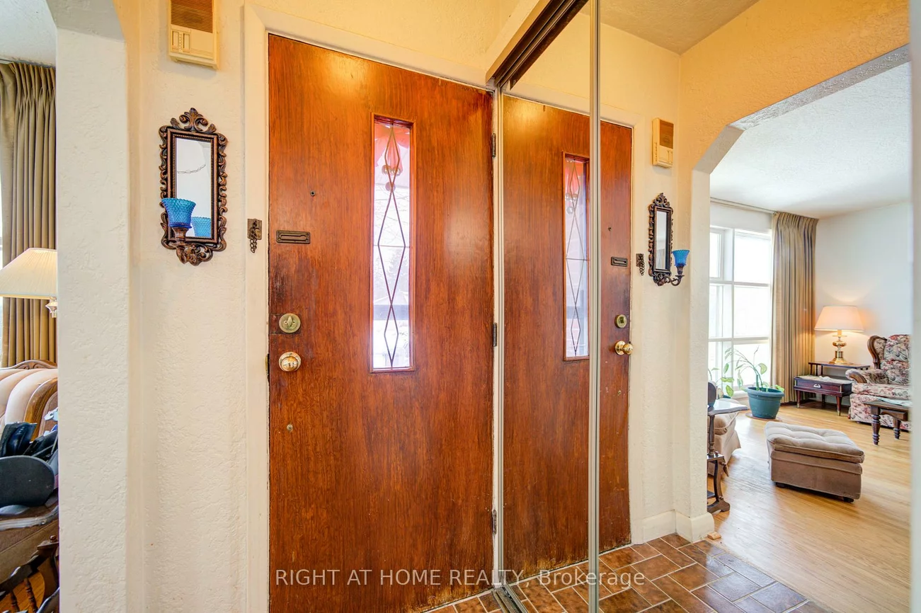 25, Strode, Eglinton East, Toronto