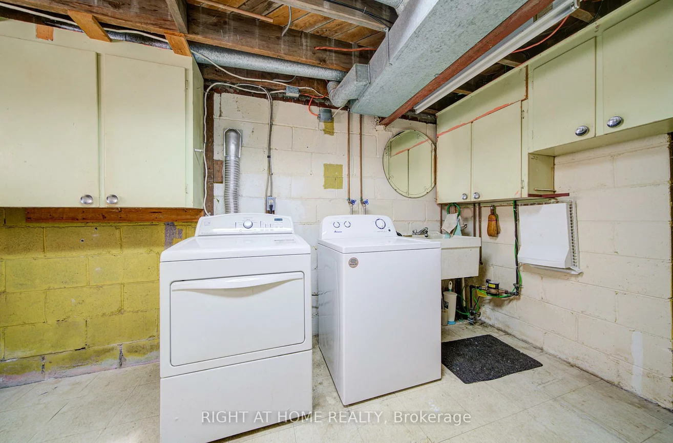 25, Strode, Eglinton East, Toronto