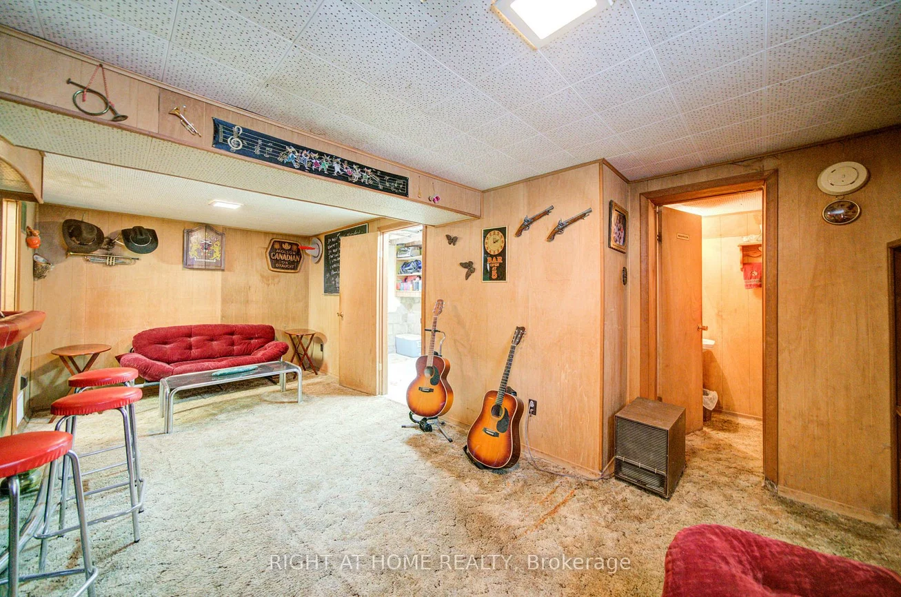 25, Strode, Eglinton East, Toronto