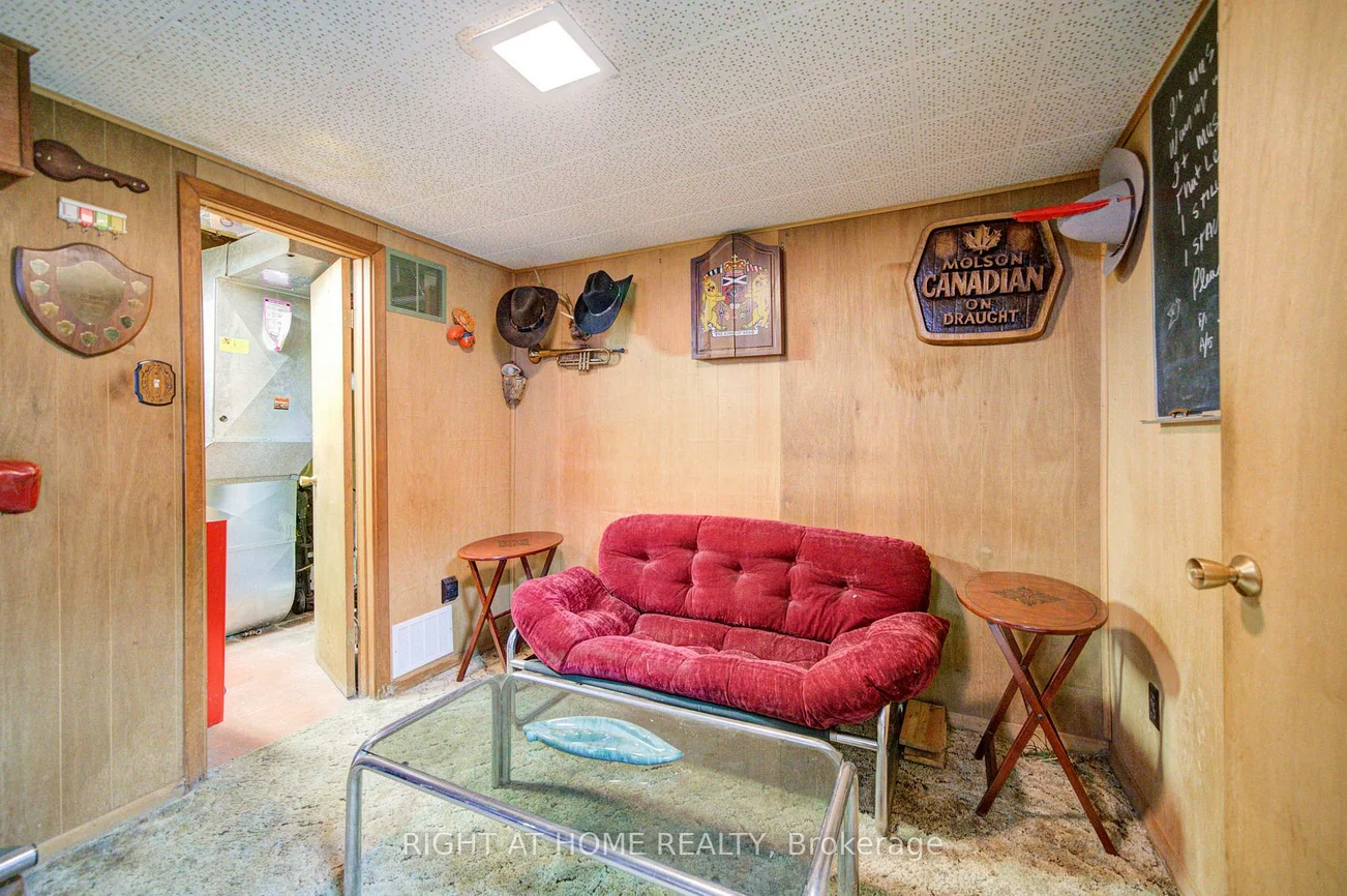 25, Strode, Eglinton East, Toronto