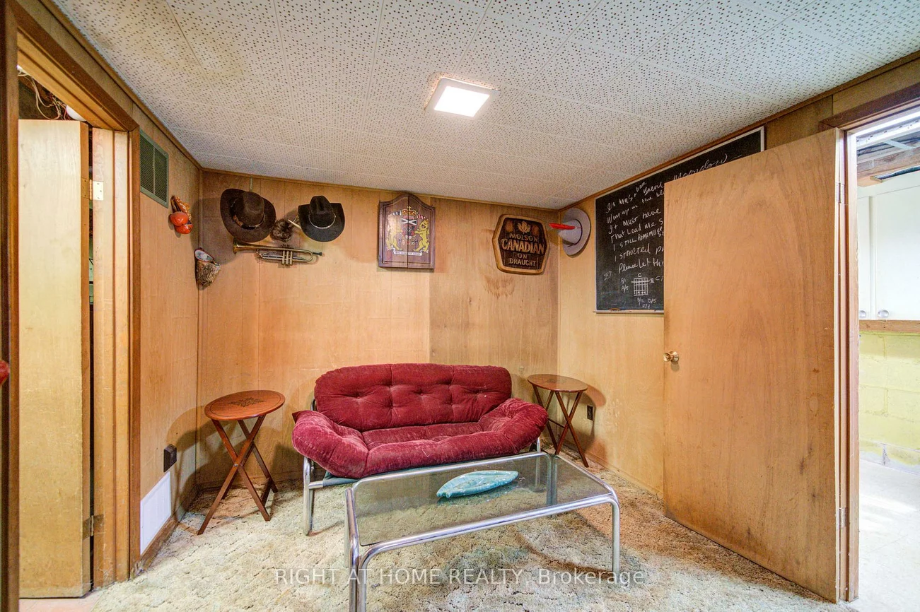 25, Strode, Eglinton East, Toronto