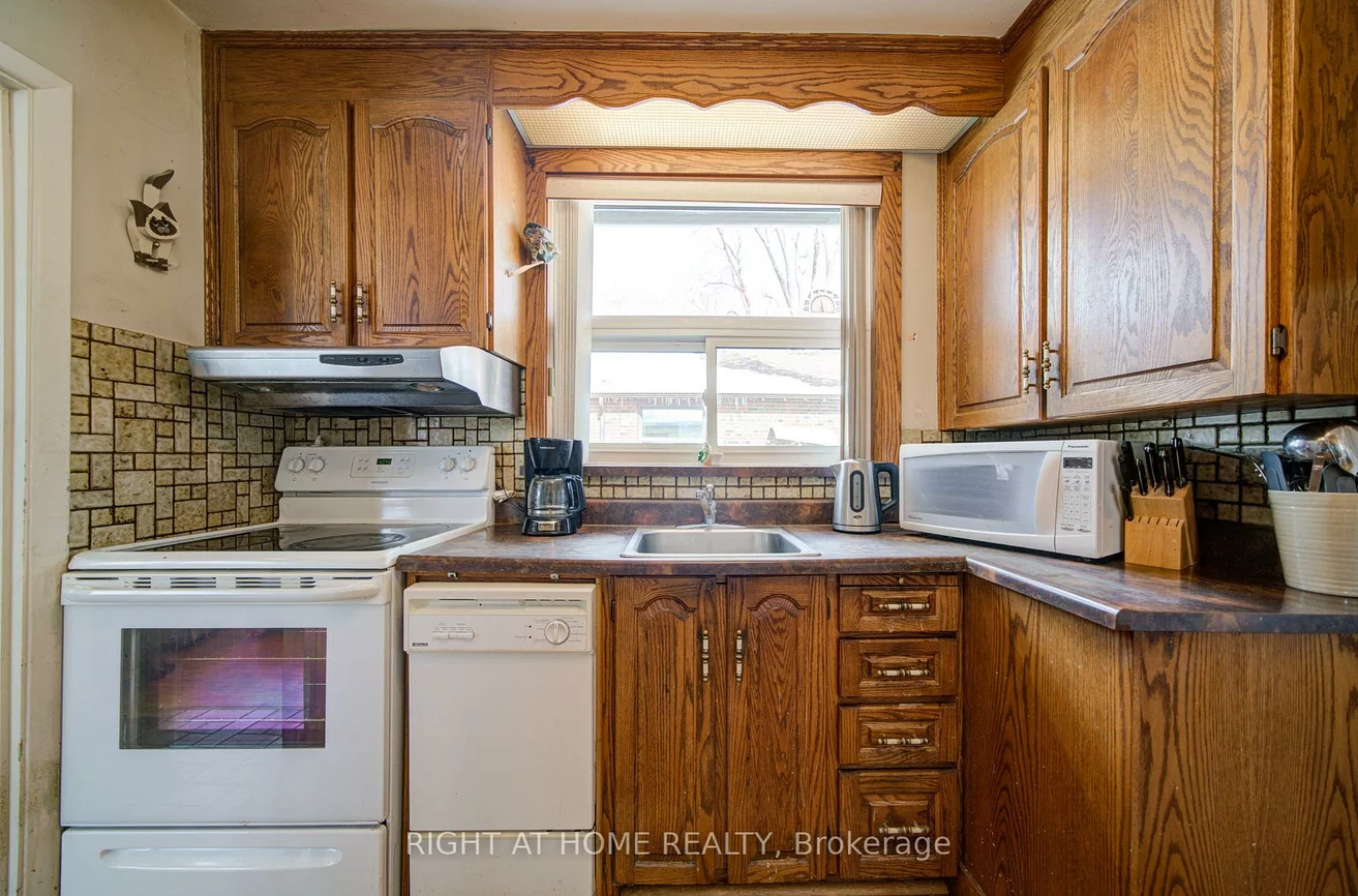 25, Strode, Eglinton East, Toronto