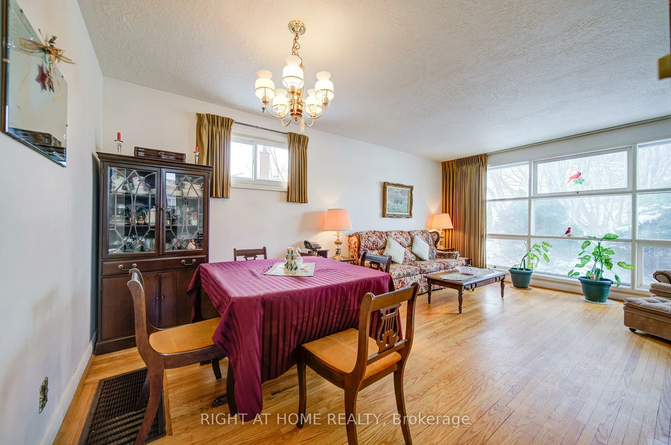 25, Strode, Eglinton East, Toronto