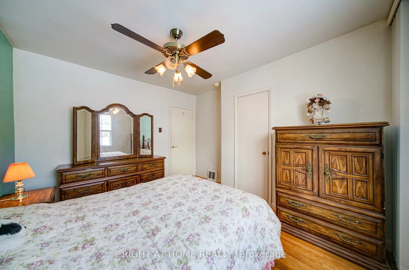 25, Strode, Eglinton East, Toronto