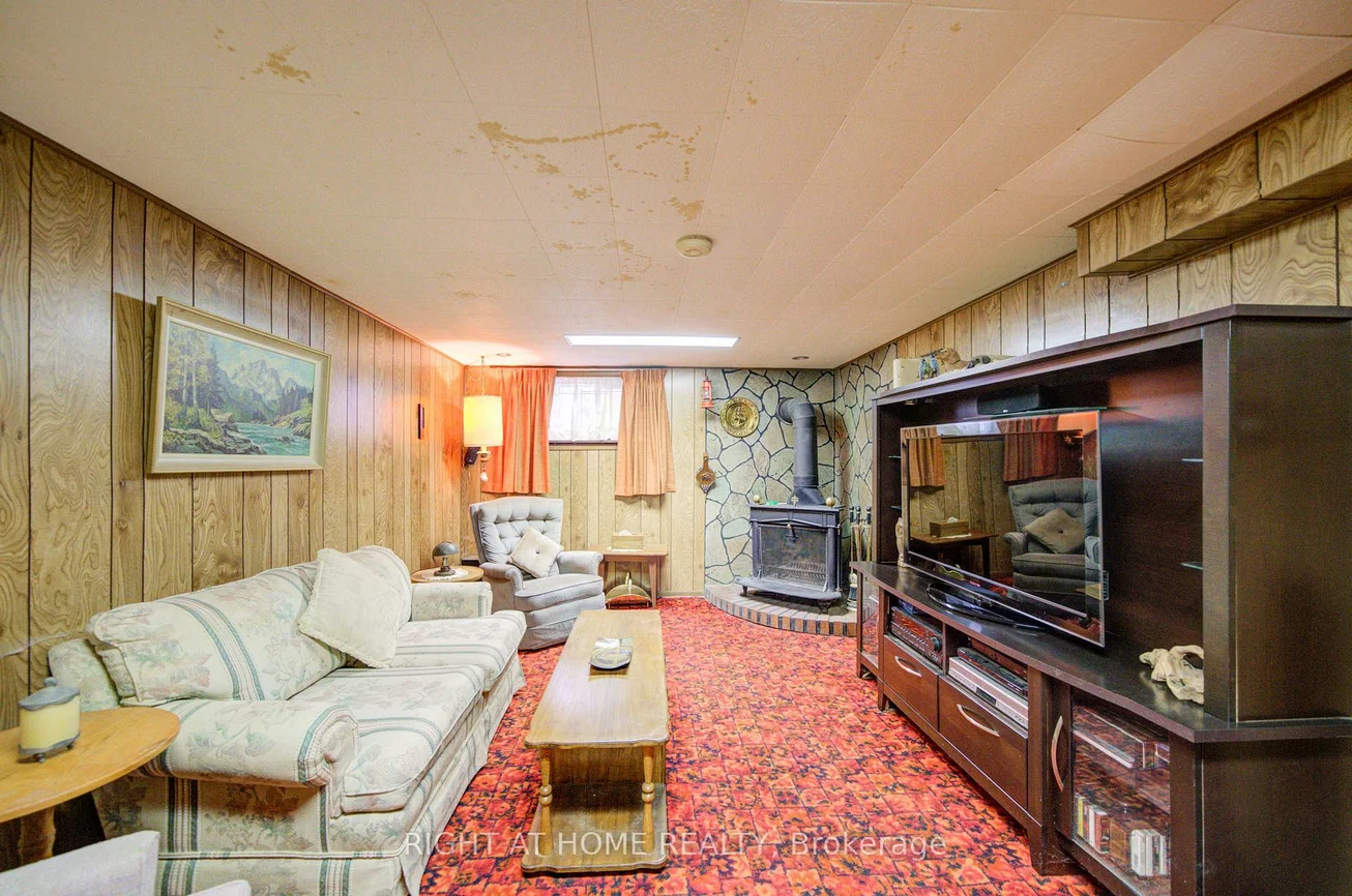 25, Strode, Eglinton East, Toronto