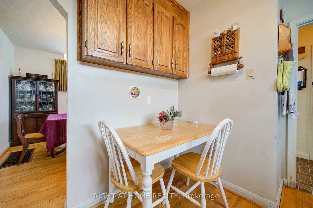 25, Strode, Eglinton East, Toronto