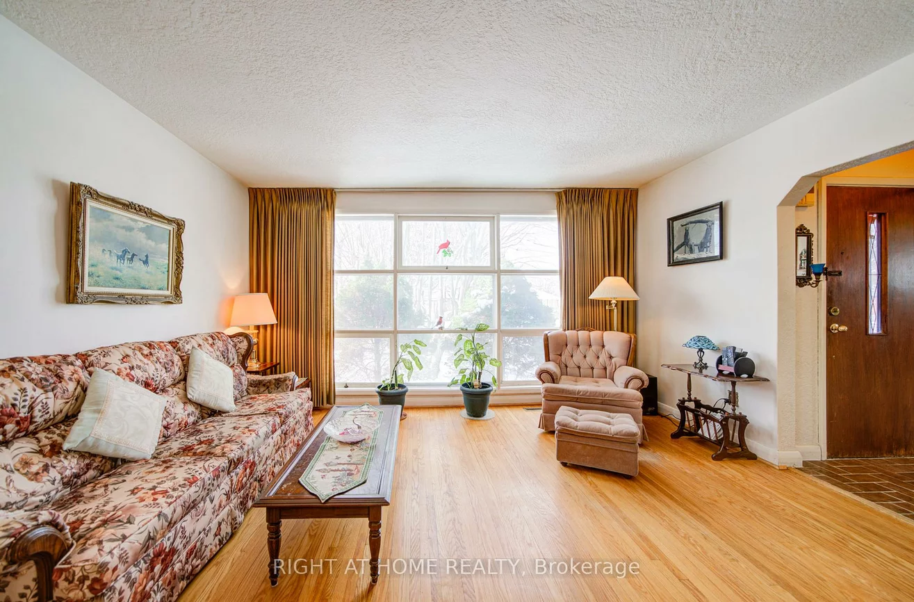 25, Strode, Eglinton East, Toronto