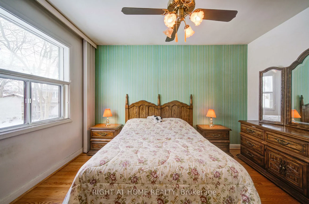 25, Strode, Eglinton East, Toronto