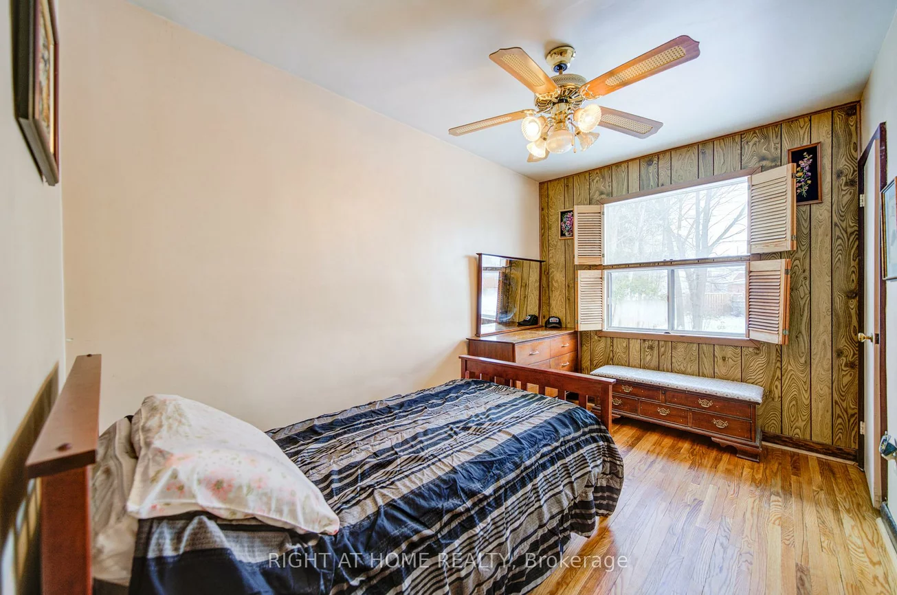 25, Strode, Eglinton East, Toronto