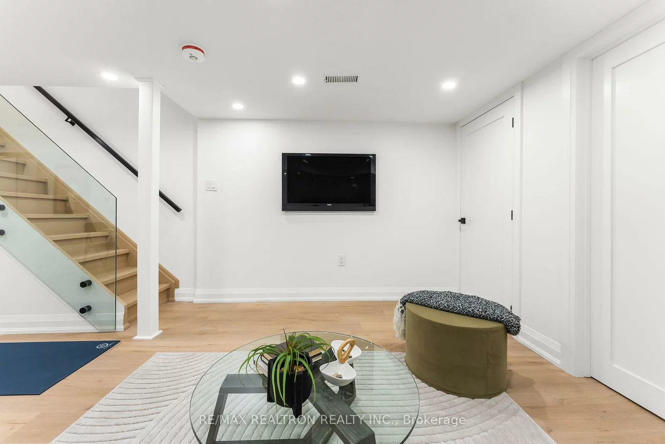 111, Glenmore, Woodbine Corridor, Toronto