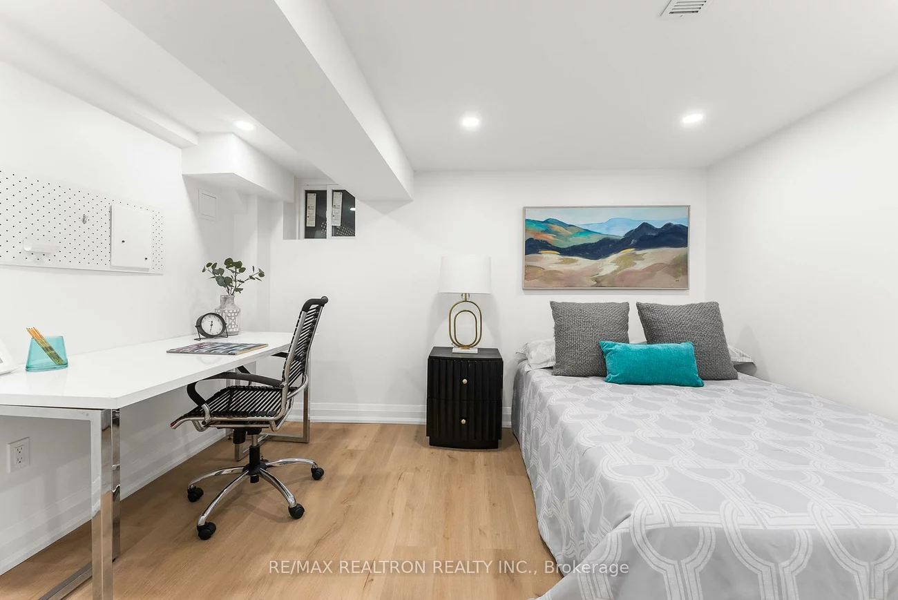 111, Glenmore, Woodbine Corridor, Toronto