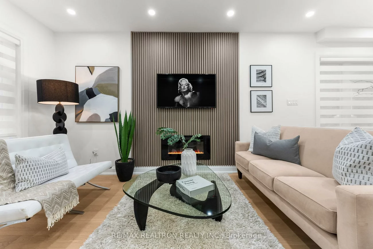 111, Glenmore, Woodbine Corridor, Toronto