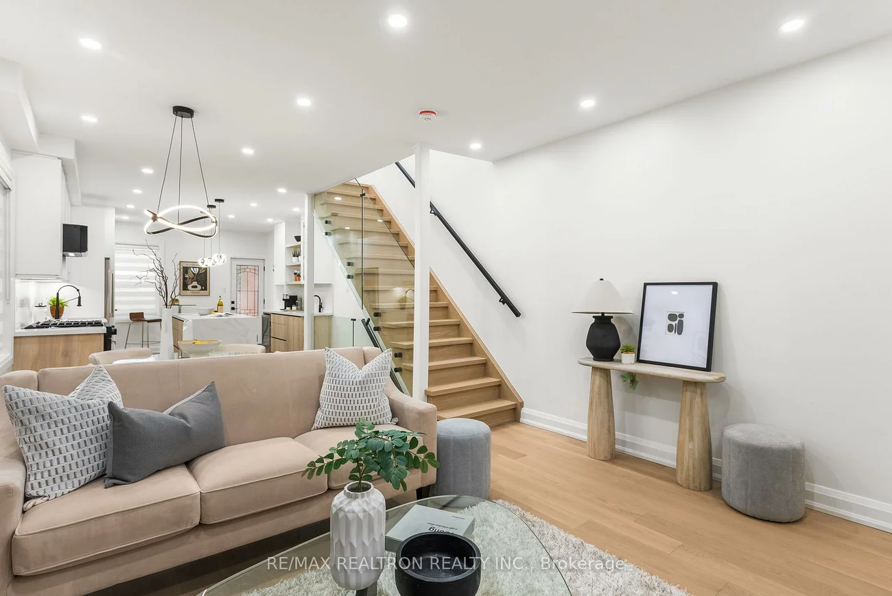 111, Glenmore, Woodbine Corridor, Toronto