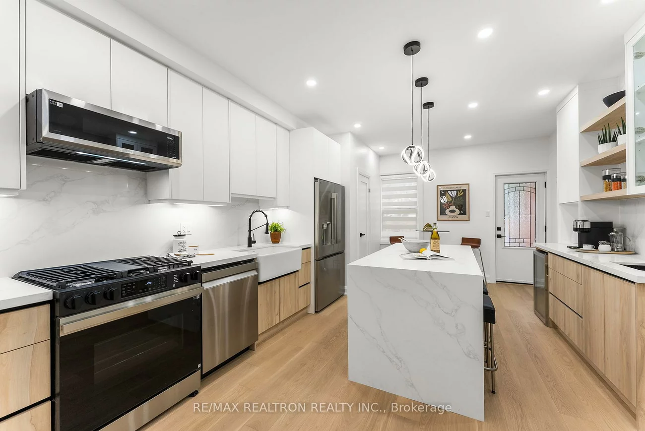 111, Glenmore, Woodbine Corridor, Toronto