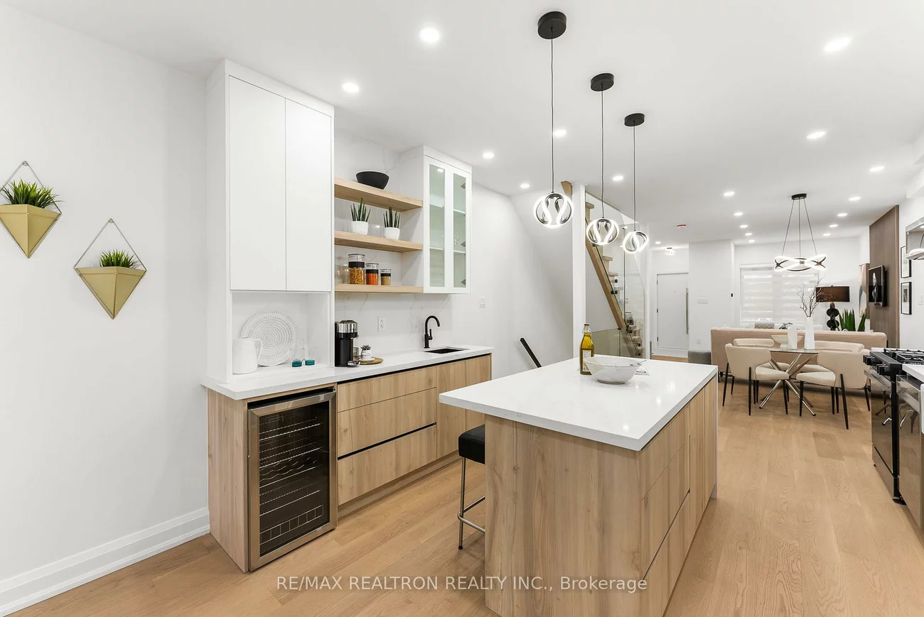 111, Glenmore, Woodbine Corridor, Toronto