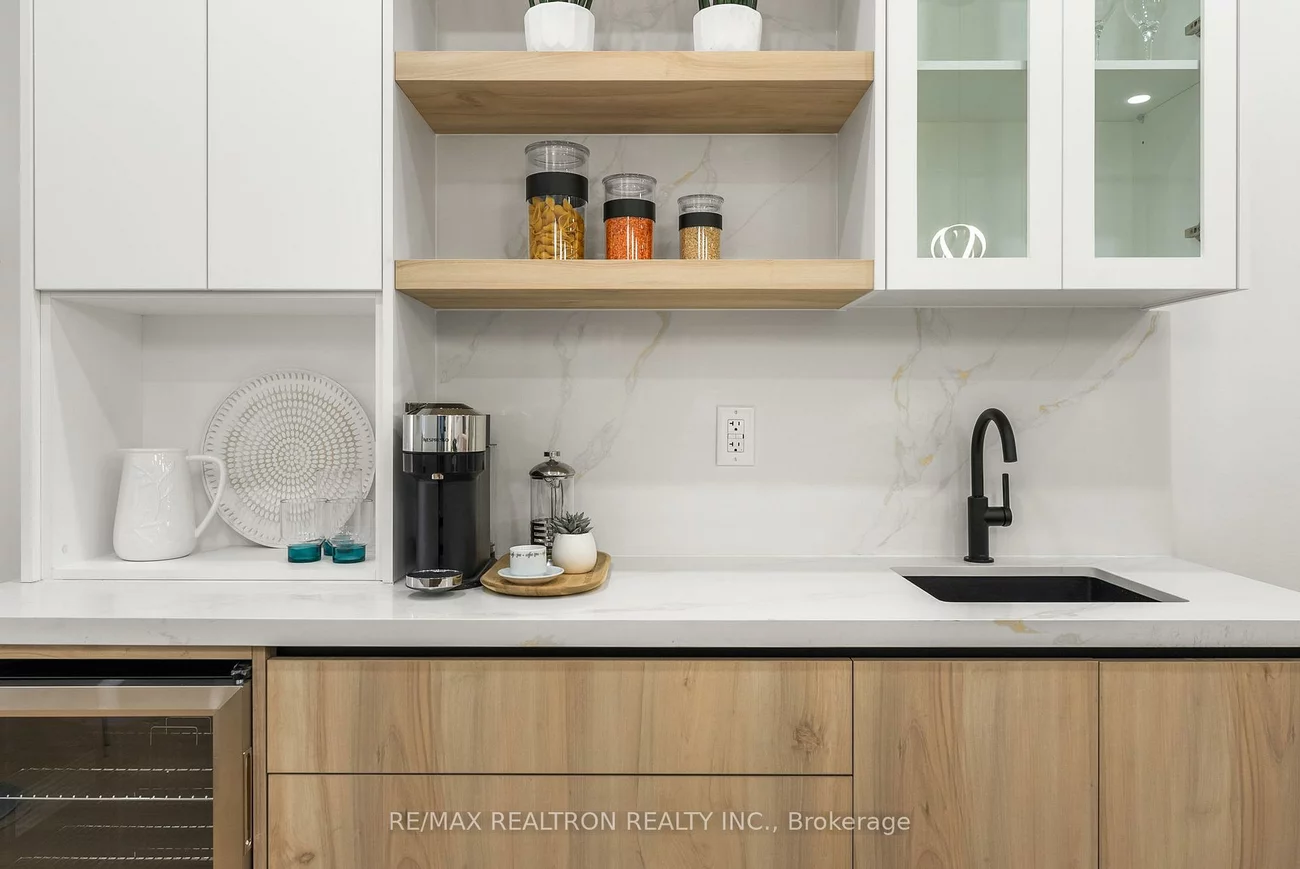 111, Glenmore, Woodbine Corridor, Toronto