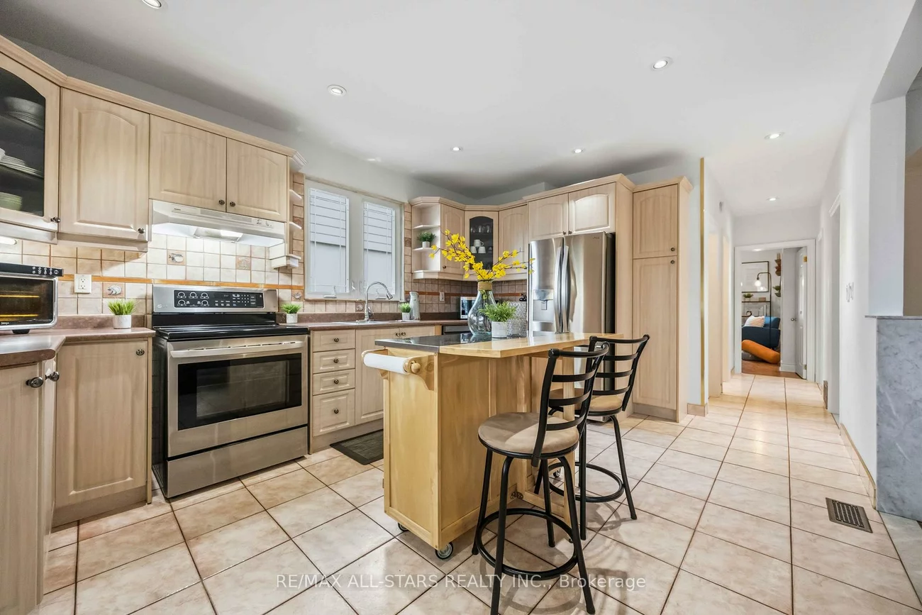 28, Hubert, Clairlea-Birchmount, Toronto