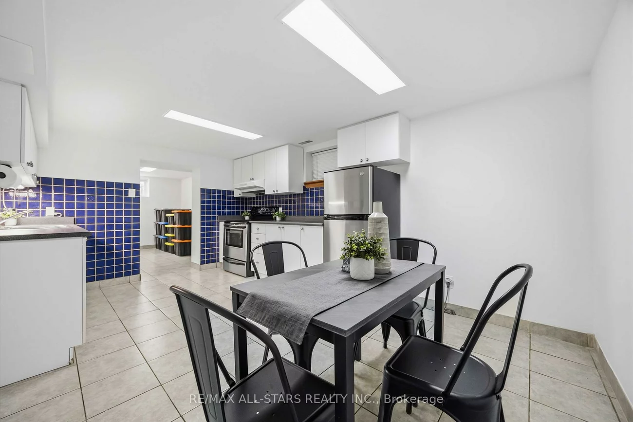 28, Hubert, Clairlea-Birchmount, Toronto